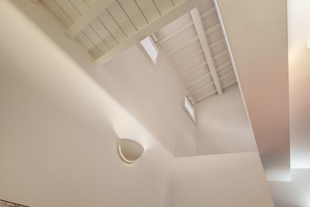 Campo De' Fiori Stylish White Apartment Rome Bagian luar foto