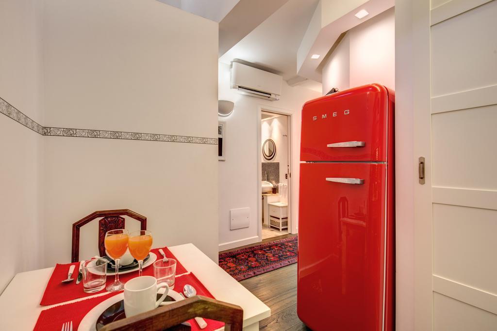 Campo De' Fiori Stylish White Apartment Rome Bagian luar foto