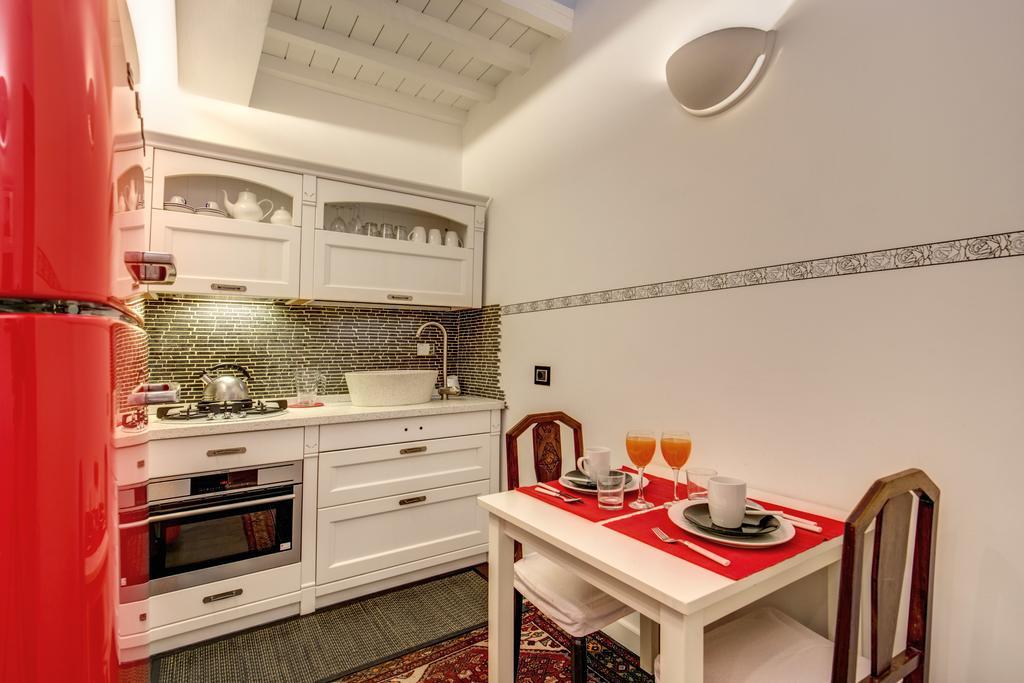 Campo De' Fiori Stylish White Apartment Rome Bagian luar foto