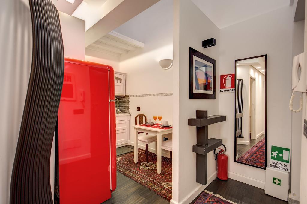 Campo De' Fiori Stylish White Apartment Rome Bagian luar foto
