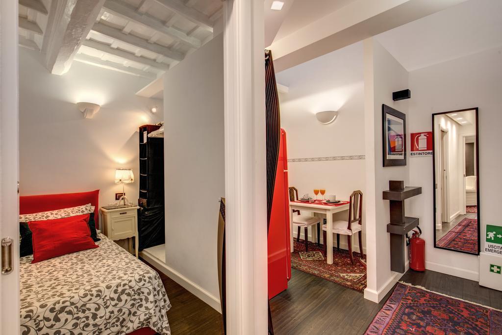 Campo De' Fiori Stylish White Apartment Rome Bagian luar foto