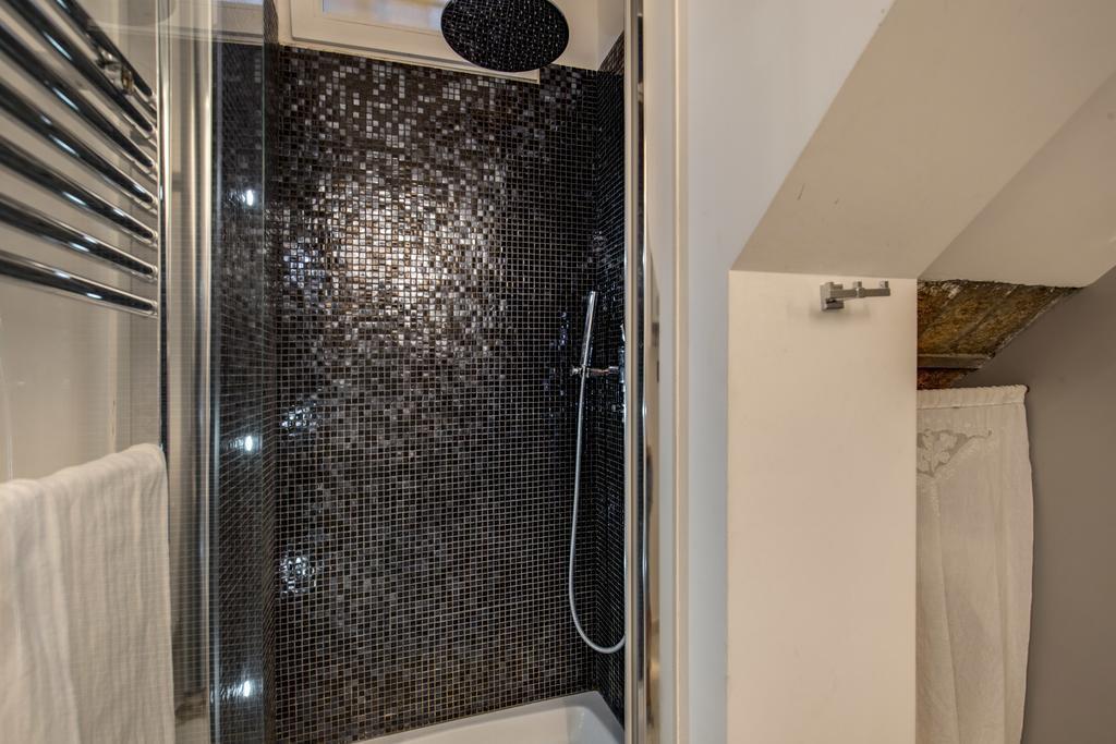 Campo De' Fiori Stylish White Apartment Rome Bagian luar foto