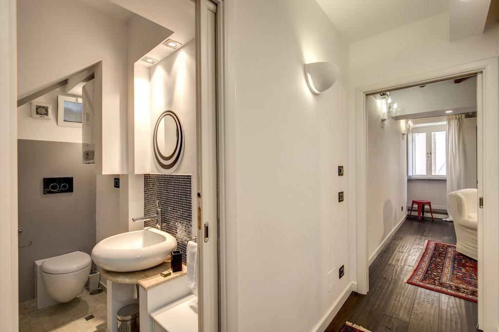 Campo De' Fiori Stylish White Apartment Rome Bagian luar foto