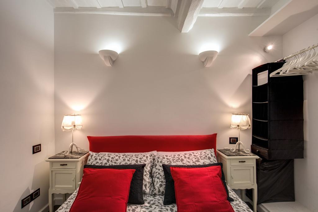 Campo De' Fiori Stylish White Apartment Rome Bagian luar foto