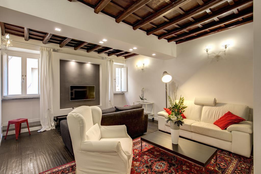 Campo De' Fiori Stylish White Apartment Rome Bagian luar foto