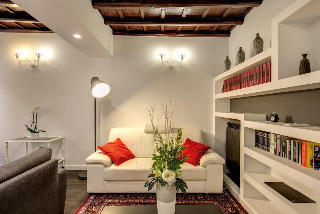 Campo De' Fiori Stylish White Apartment Rome Bagian luar foto