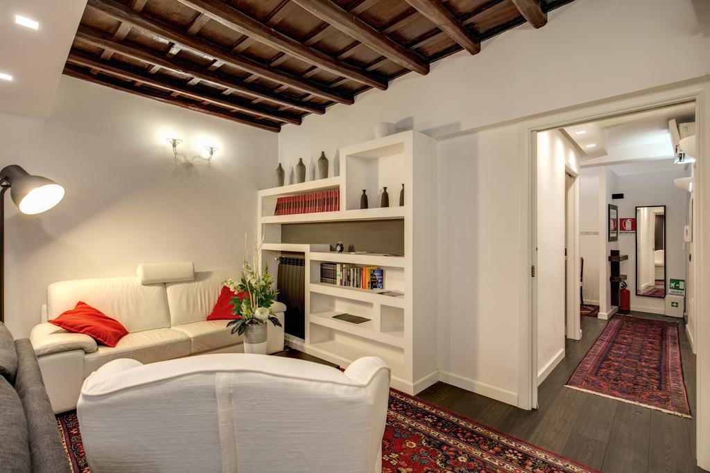 Campo De' Fiori Stylish White Apartment Rome Bagian luar foto