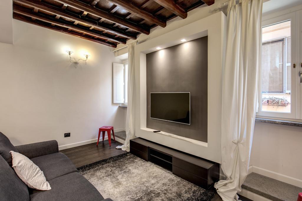 Campo De' Fiori Stylish White Apartment Rome Bagian luar foto