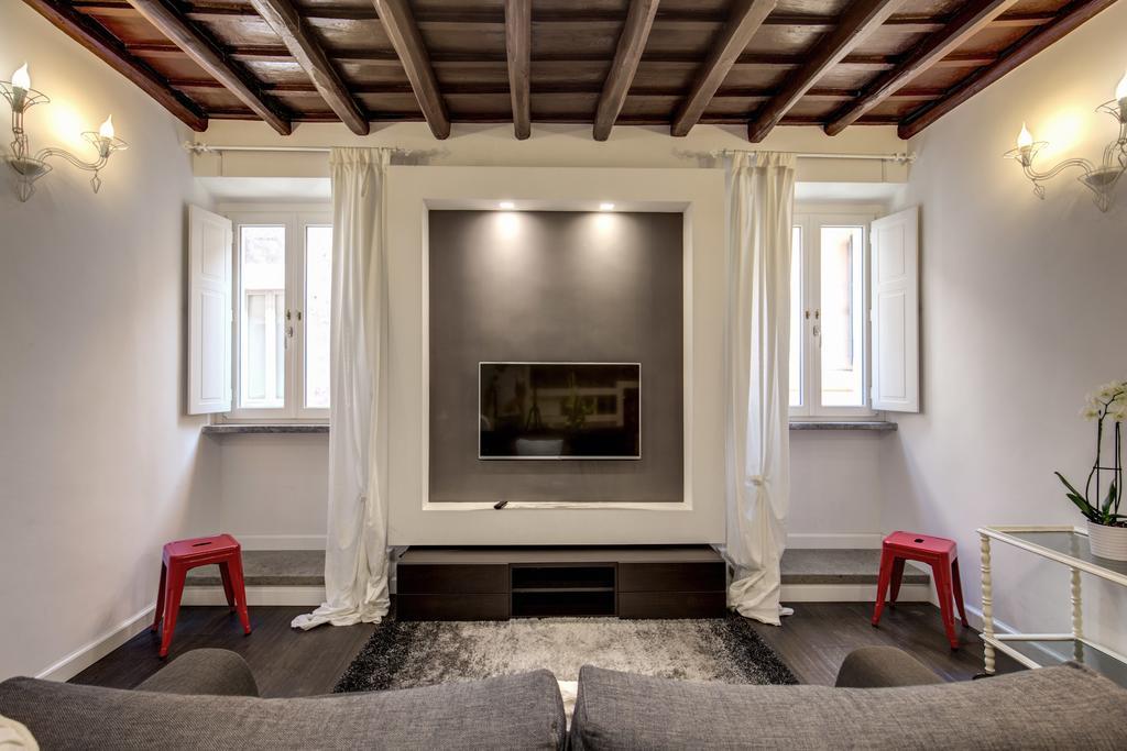 Campo De' Fiori Stylish White Apartment Rome Bagian luar foto