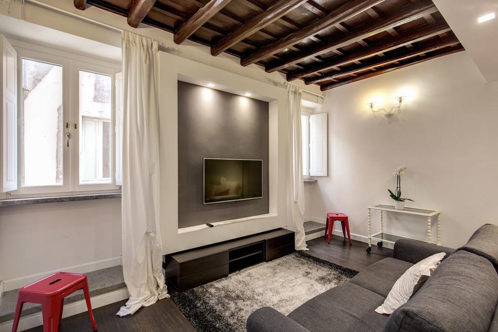 Campo De' Fiori Stylish White Apartment Rome Bagian luar foto