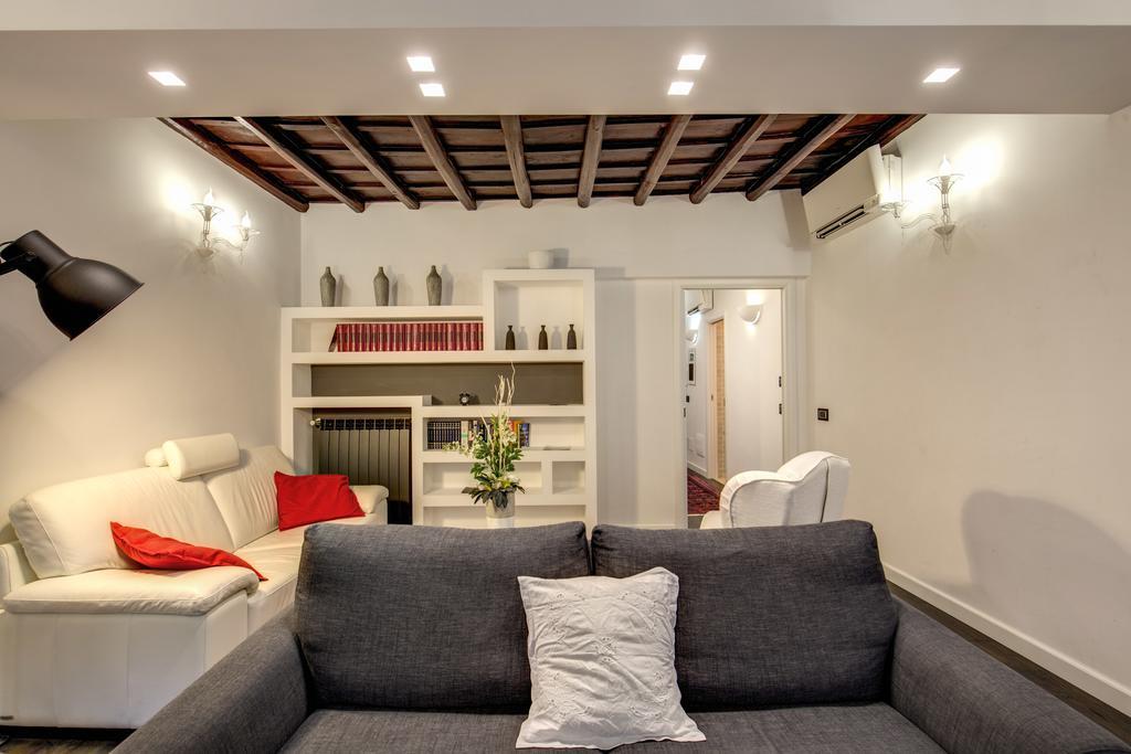 Campo De' Fiori Stylish White Apartment Rome Bagian luar foto