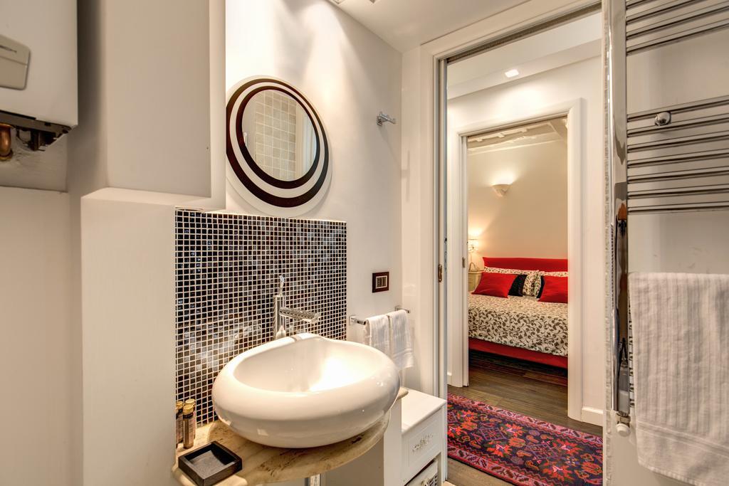 Campo De' Fiori Stylish White Apartment Rome Bagian luar foto